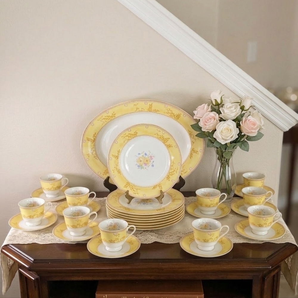 Mikasa Bone China Hampton Court Yellow A7703- 25 PC Setting Dinnerware Mix